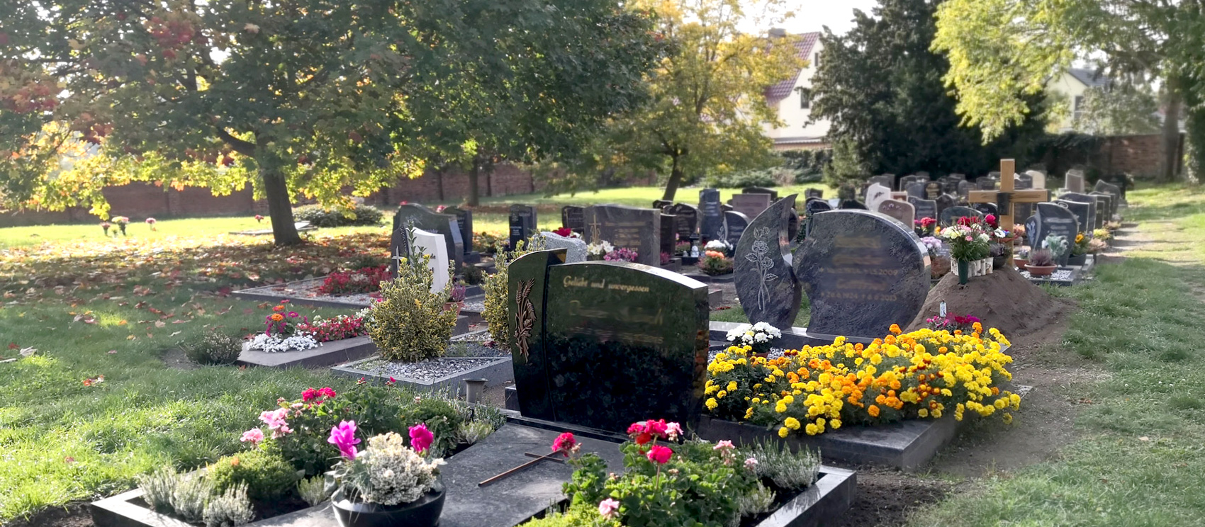 Friedhof Lochau Gräber